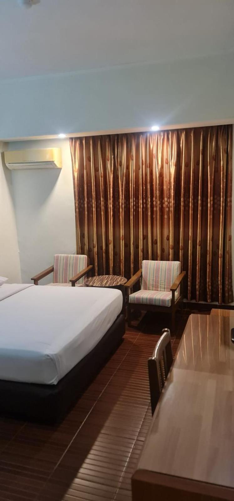 Paradise Hotel Танджунг Пинанг Екстериор снимка
