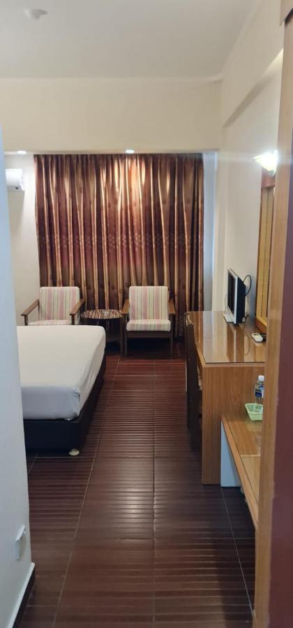 Paradise Hotel Танджунг Пинанг Екстериор снимка